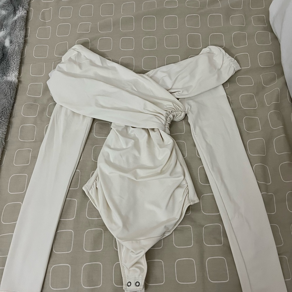 Abercrombie & Fitch Off-Shoulder White Bodysuit